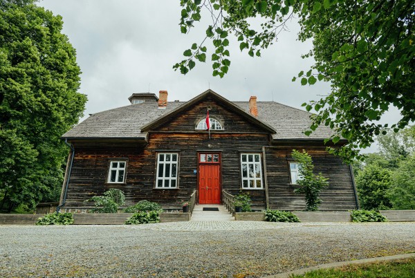 Meditatīvs skaņu rīts un sajūtu brokastis
